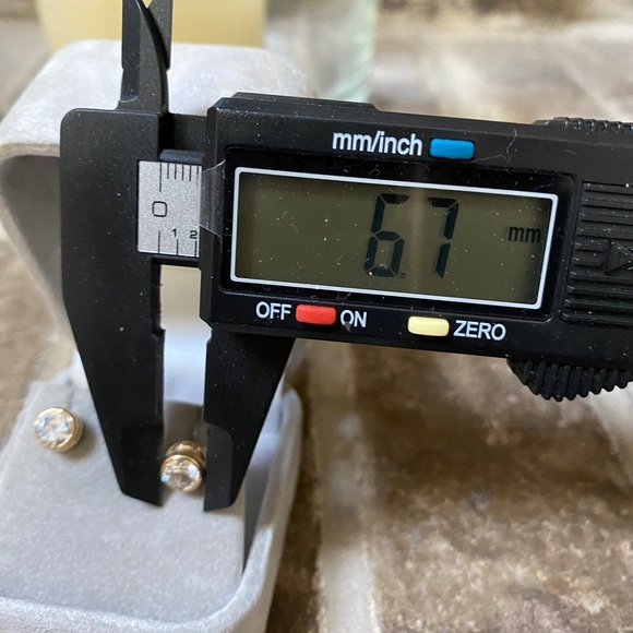 GENUINE 14KT GOLD Stud Earrings Bezel Set Cubic Zirconia - Picture 7 of 7